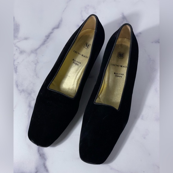Bruno Magli Black Velvet Heeled Loafer Size 8.5 - Picture 1 of 14